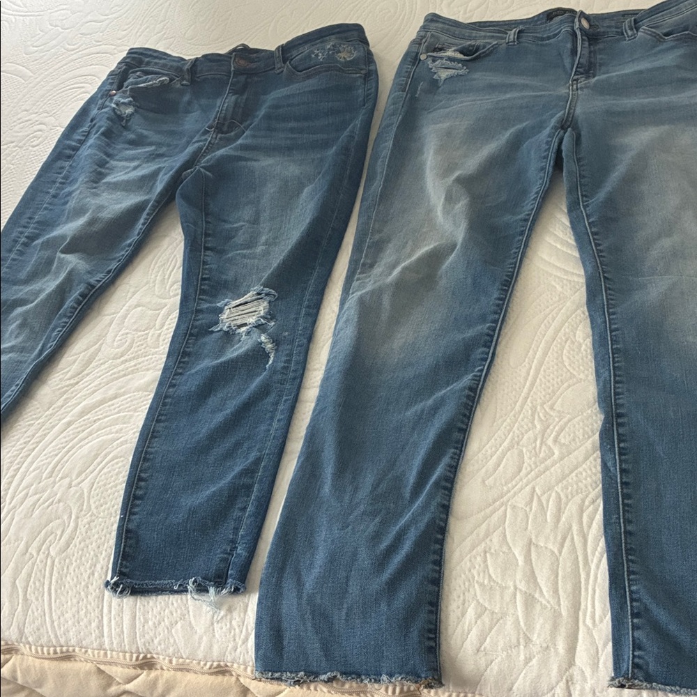 2 Pair of Judy Blue Jeans, 13/31